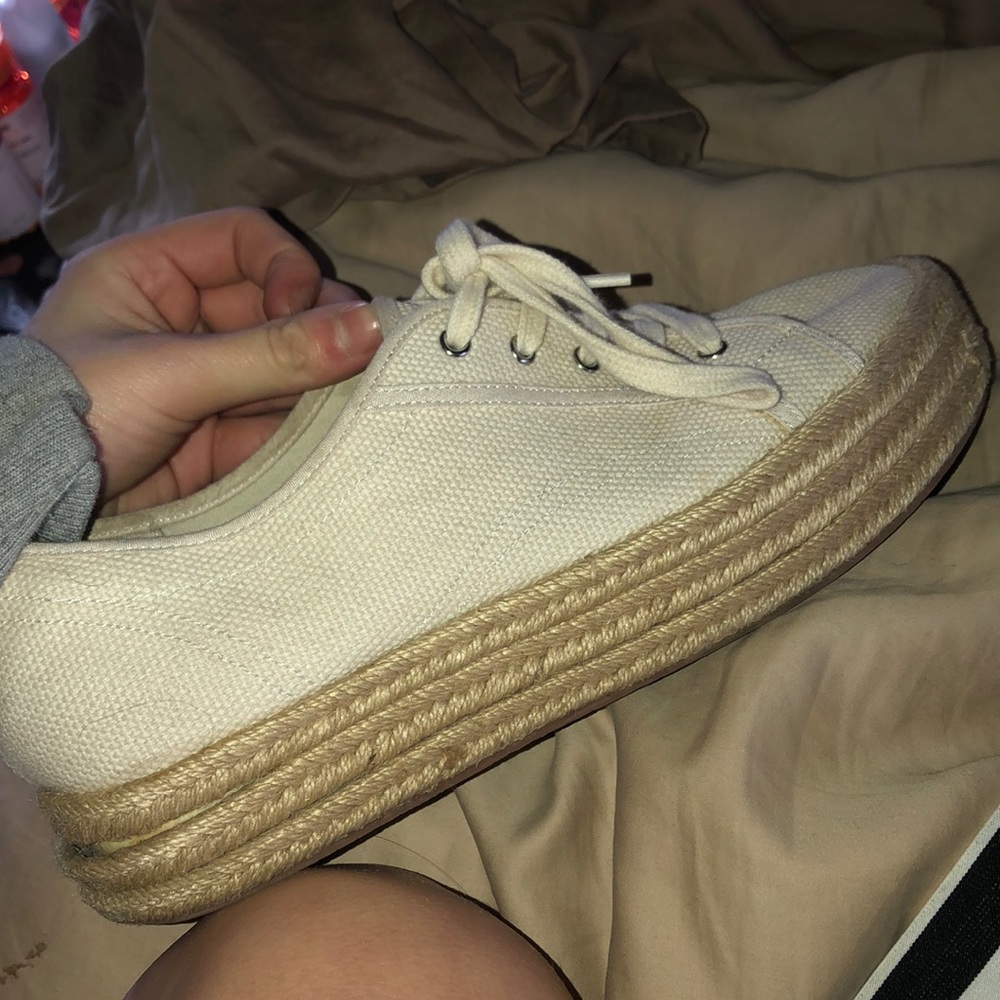 cute white espadrille sneakers! 😍🤗